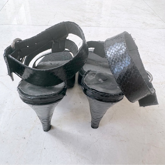 CL by Laundry strappy platform sandals black snake skin size 8M - Picture 5 of 8